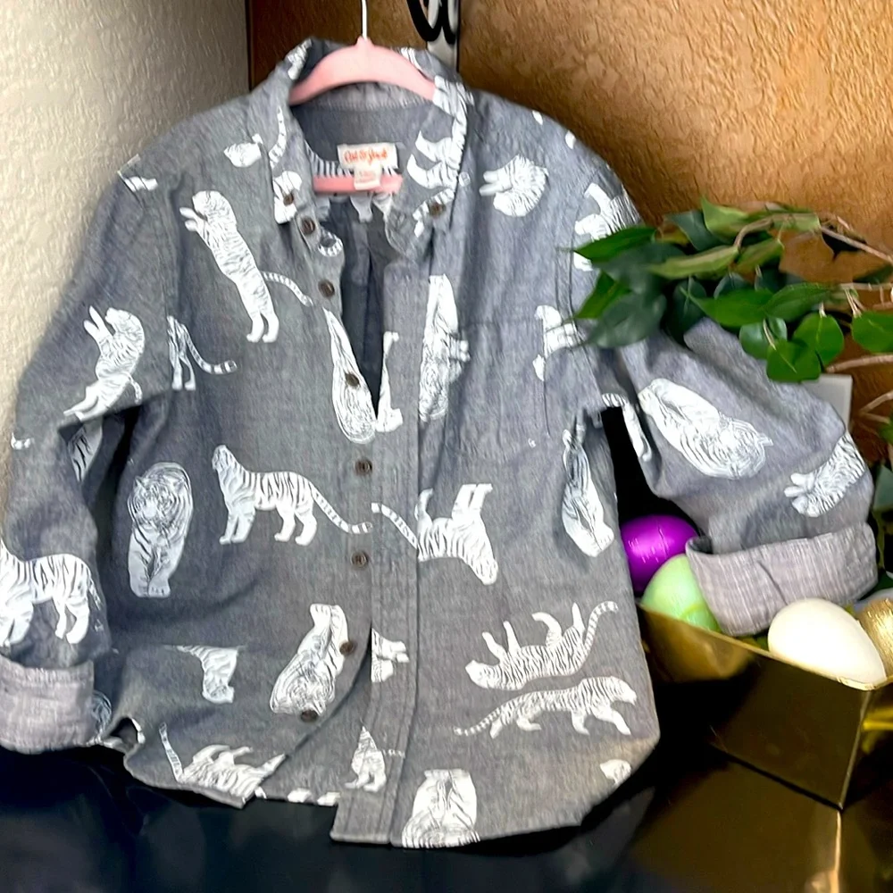 Gray and white tiger shirt size 6/7 - Picture 1 of 4